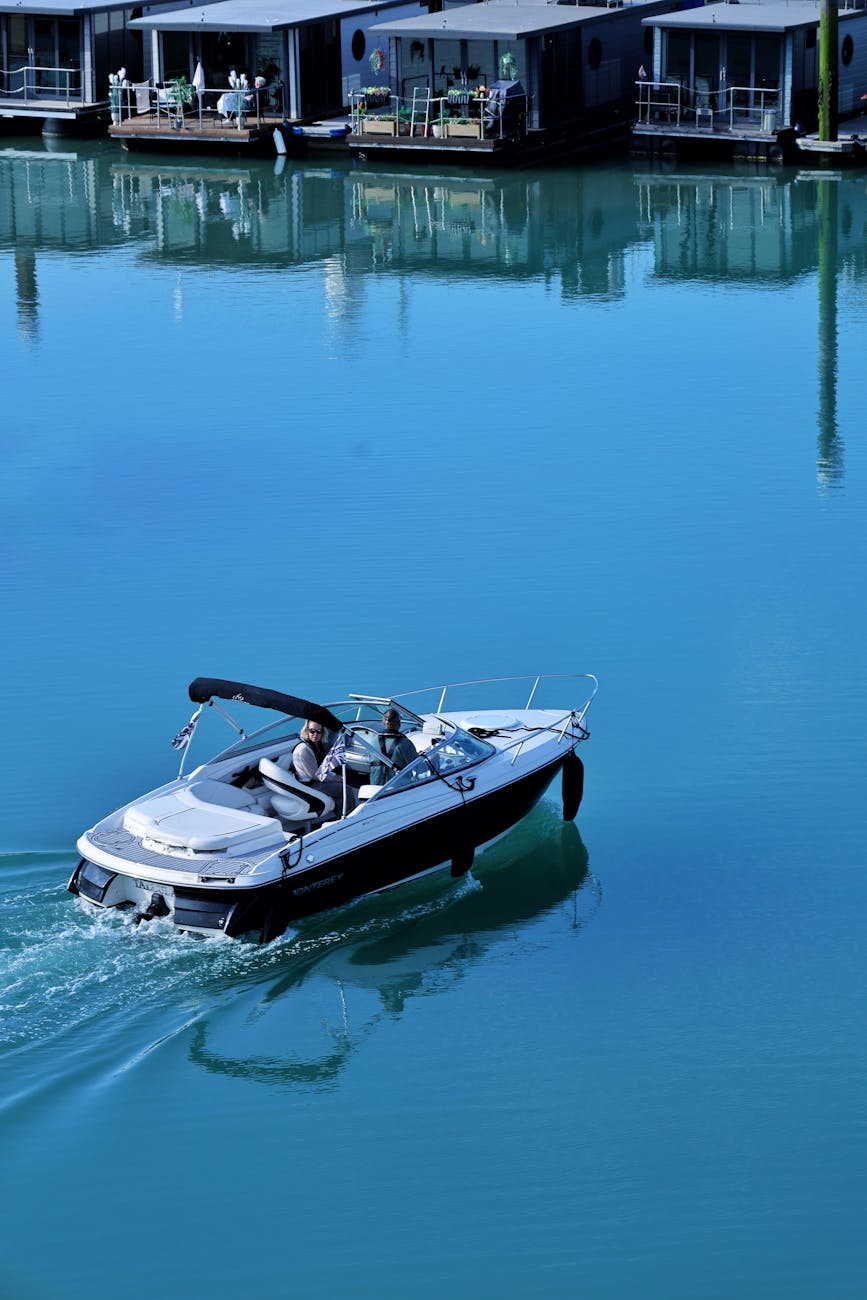 luxury yacht cruising in brighton marina